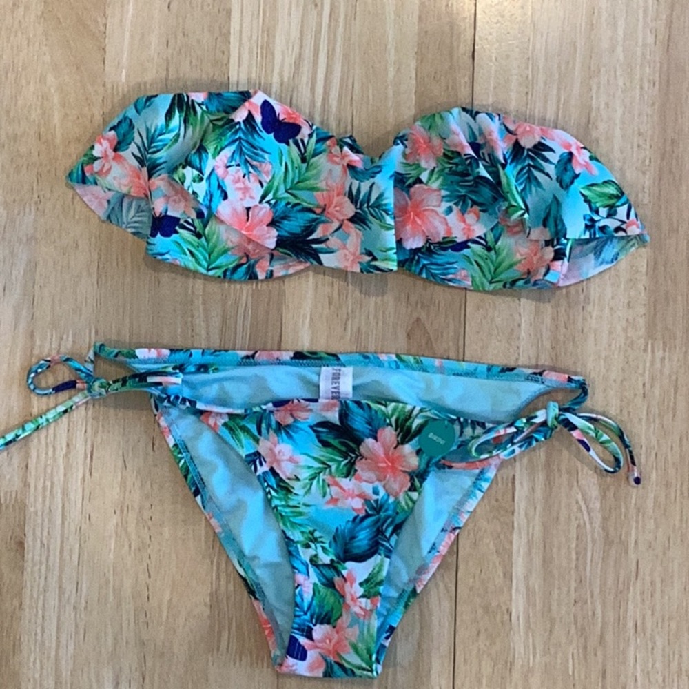 🆕️ FOREVER 21 women’s bikini. Size Small, NWOT